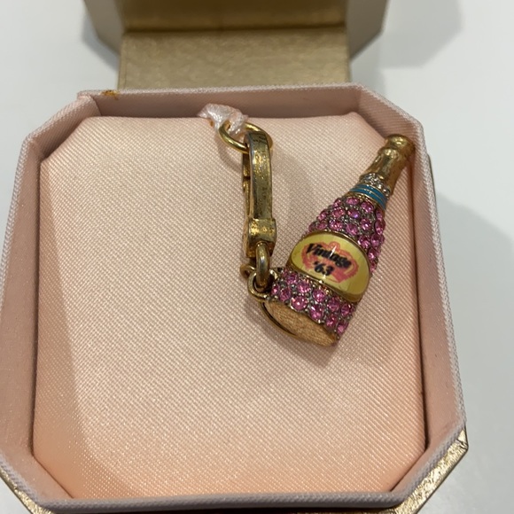 Limited Edition pink paved champagne bottle - Picture 4 of 4